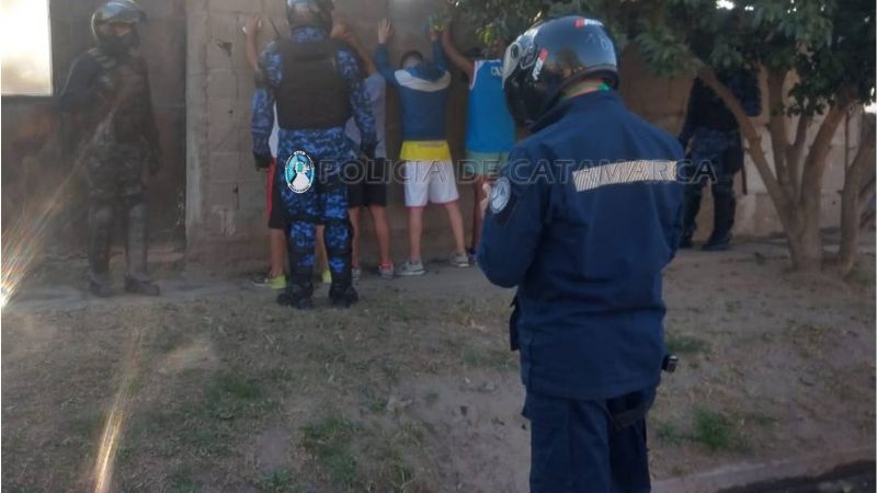 Secuestran 14 vehículos y detienen a seis personas en operativos