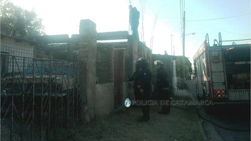 Sofocaron un incendio en una vivienda de la Capital