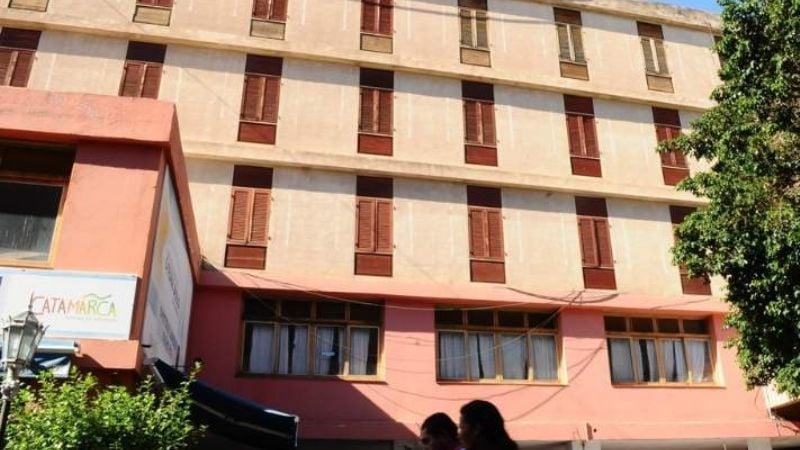 Adolescentes fueron atacadas por un depravado en baños públicos