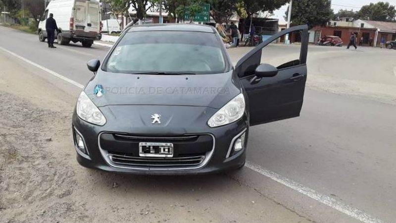 Intentaron ingresar a una casa, escaparon en un auto y los atraparon