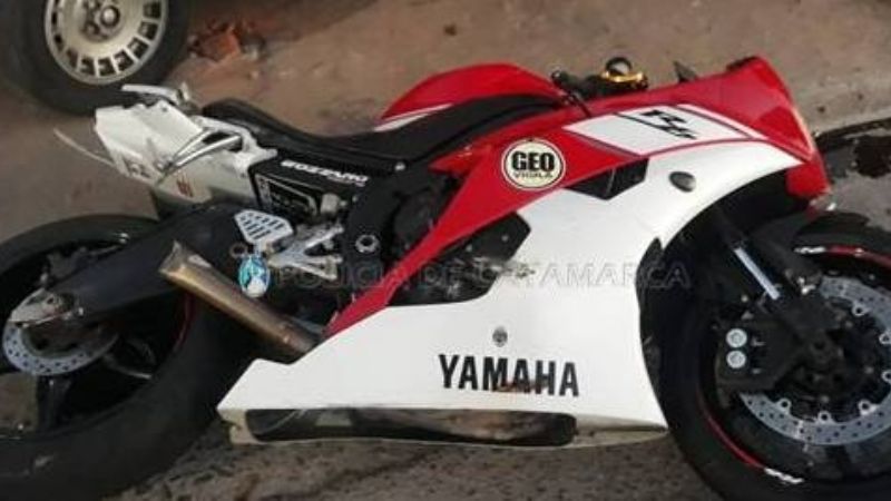 Conducía una moto de alta cilindrada, perdió el control y terminó en el hospital