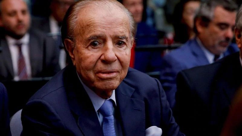 Carlos Menem con neumonía, pero negativo de Covid-19
