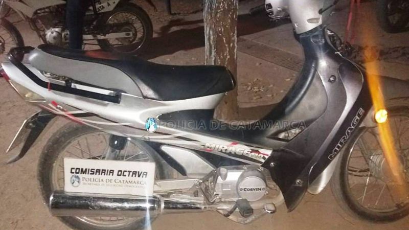 Encuentran abandonada en una esquina una moto robada