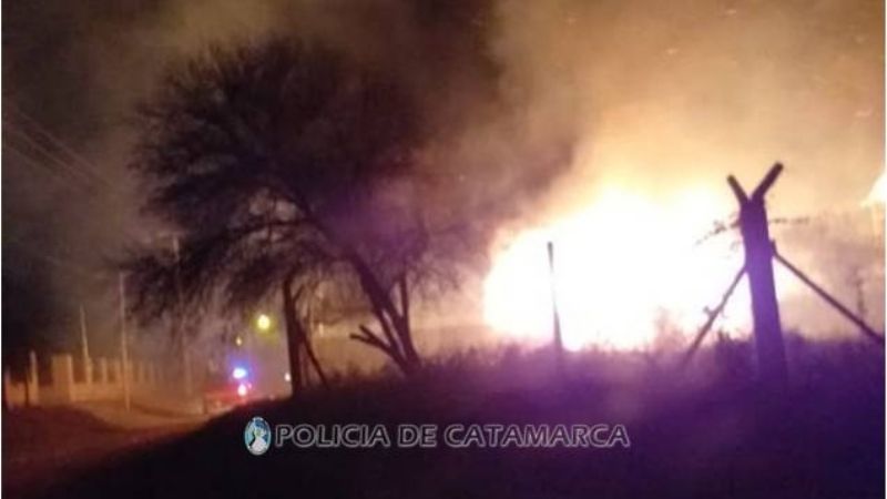 Incendio de pastizales causó daños totales en un quincho y una vivienda