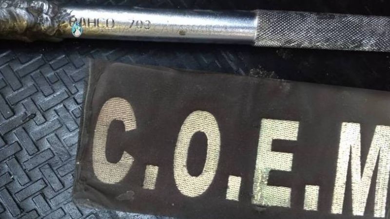 Dos jóvenes golpearon a un hombre un hierro