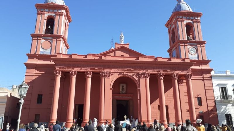 Jubilosa procesión de Corpus Christi