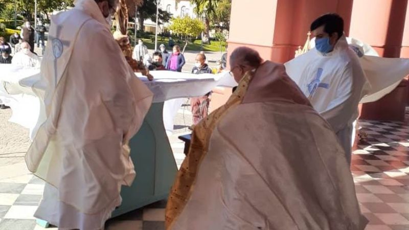 Jubilosa procesión de Corpus Christi