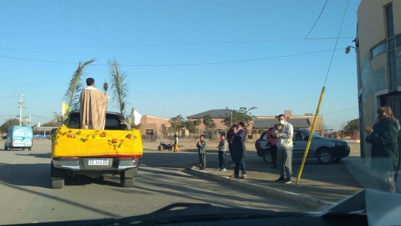 Jubilosa procesión de Corpus Christi en Recreo