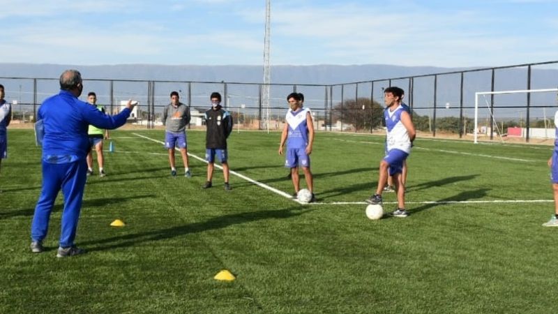 Vélez retomó los entrenamientos con su plantel superior