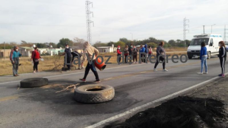 Vecinos de Quirós cortan ruta nacional 157