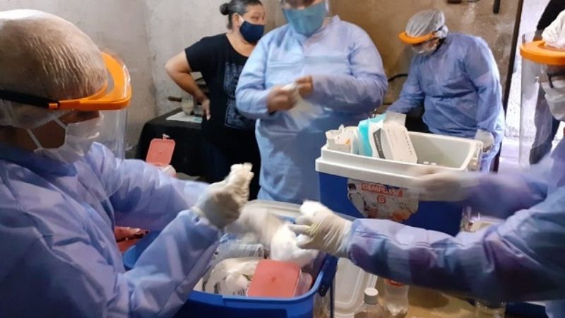 Continúa la campaña de vacunación casa por casa