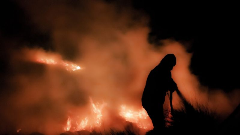 Se espera contener la totalidad del incendio en el cerro Ancasti