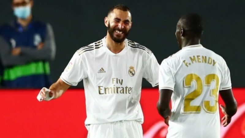 Real Madrid goleó 3-0 al Valencia y sigue de cerca al Barça