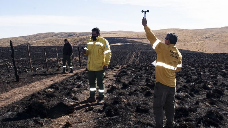 Brigadistas controlaron el gran incendio en el cerro Ancasti