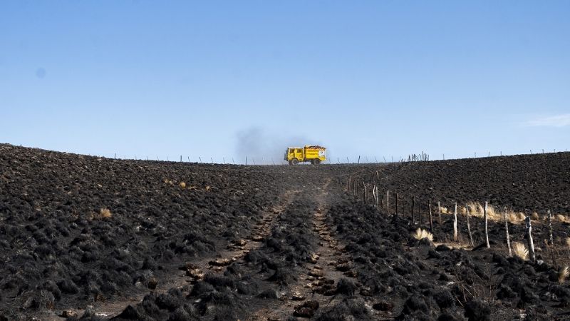 Brigadistas controlaron el gran incendio en el cerro Ancasti