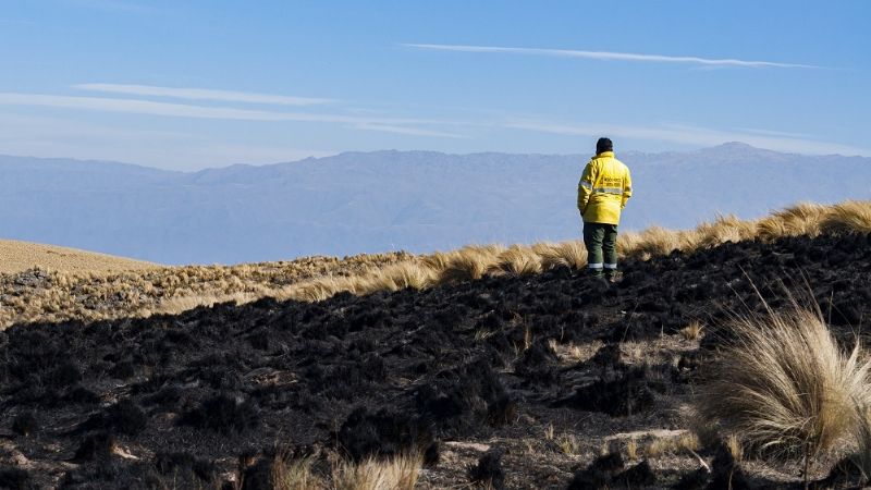 Brigadistas controlaron el gran incendio en el cerro Ancasti