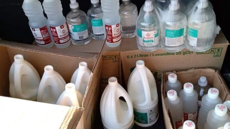 Docentes venden mandarinas para comprar insumos de higiene