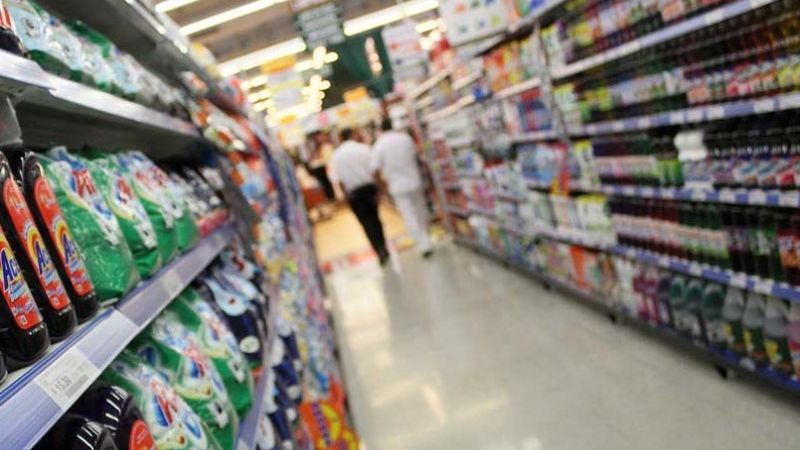 Sorprenden a una joven robando elementos de higiene en un supermercado