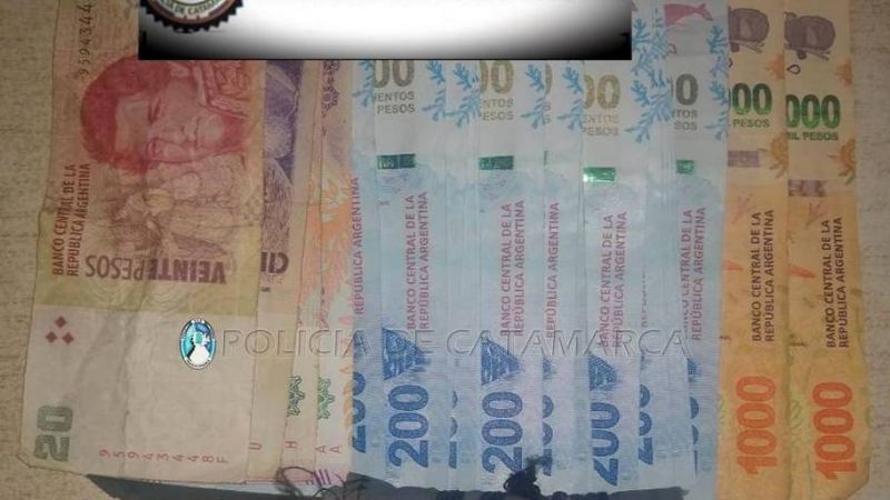 Amenazó con un cuchillo a una empleada para robarle el celular y dinero