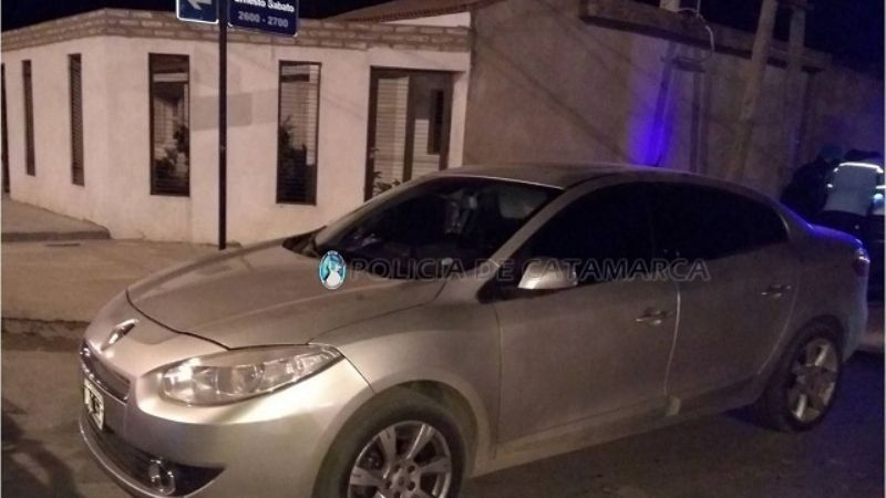 Borracho, se quedó dormido en el auto
