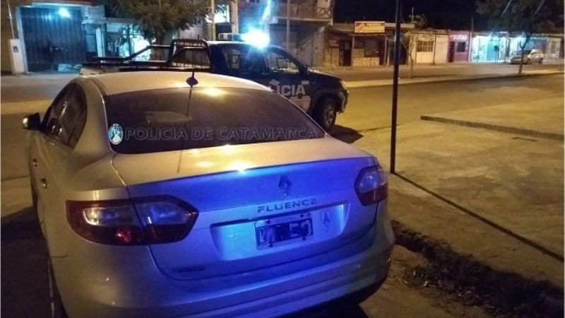Borracho, se quedó dormido en el auto