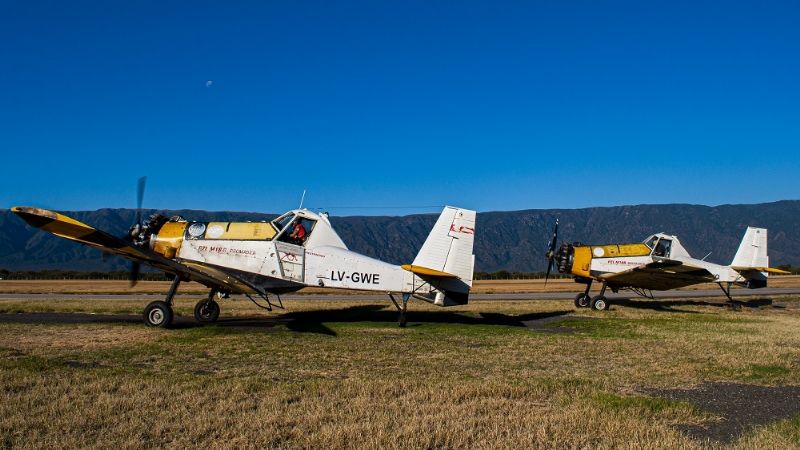 Dos aviones hidrantes para combatir incendios forestales en Catamarca