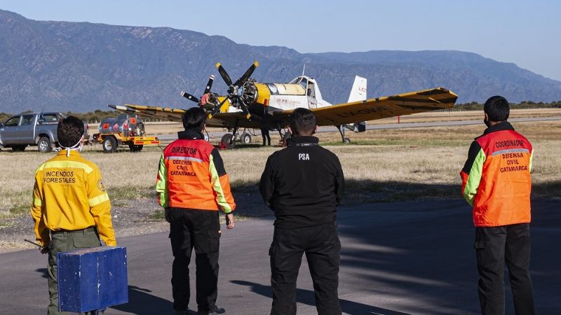 Dos aviones hidrantes para combatir incendios forestales en Catamarca