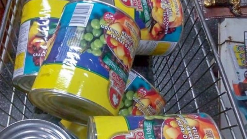 Clausura y decomiso de mercadería en un supermercado de la Capital