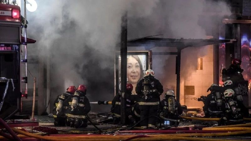 Dos bomberos muertos y 15 heridos en explosión porteña