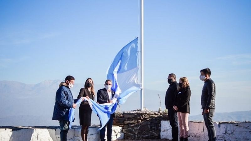 Valle Viejo celebró el Día de la Bandera en la Cuesta de El Portezuelo