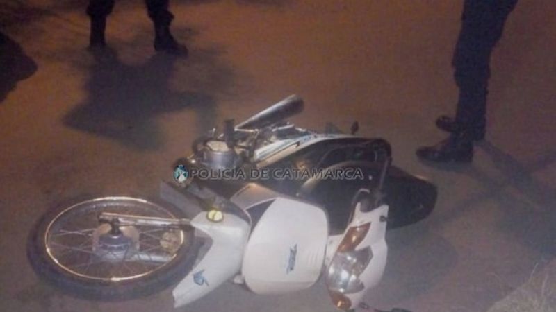 Vieron a la policía y dejaron la moto abandonada