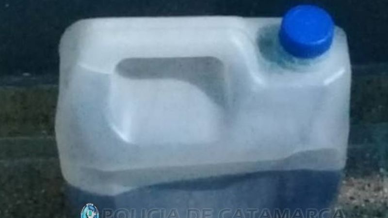 Robó un bidón con nafta