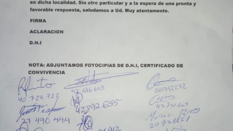 Desesperado pedido al gobernador de la pareja varada en la ruta 60