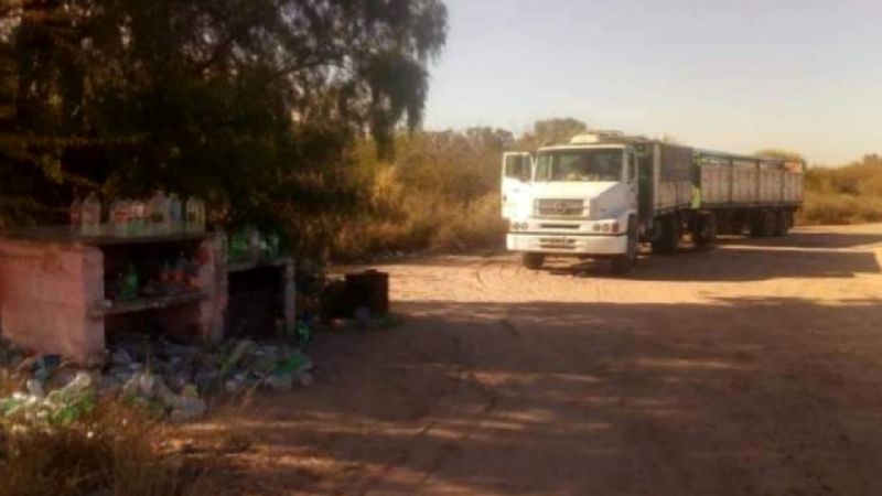 Desesperado pedido al gobernador de la pareja varada en la ruta 60