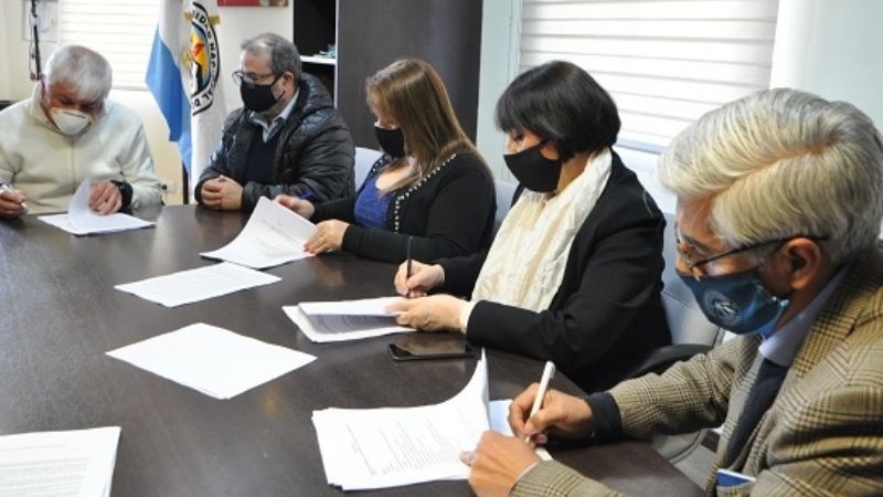 Acuerdan protocolo de condiciones laborales del personal No Docente