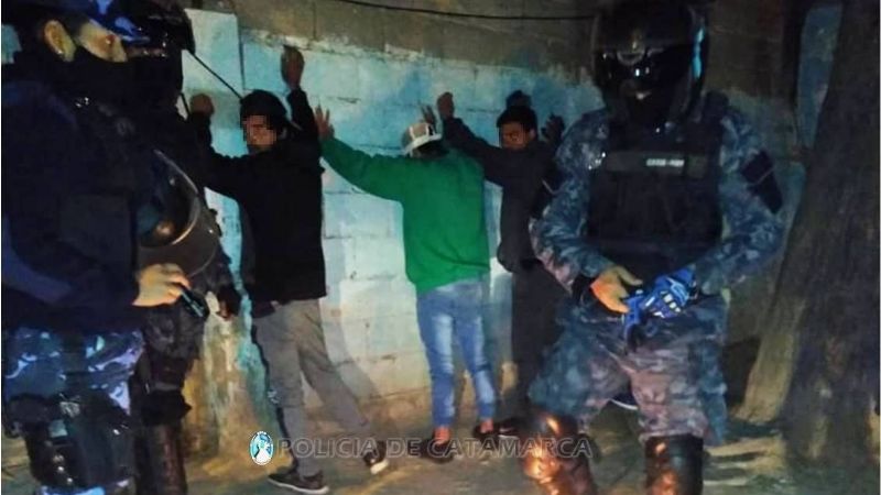 En operativos, secuestran 14 vehículos y arrestan a cinco personas