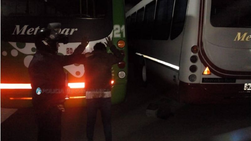 Detienen a un joven por robar tres parlantes de un colectivo