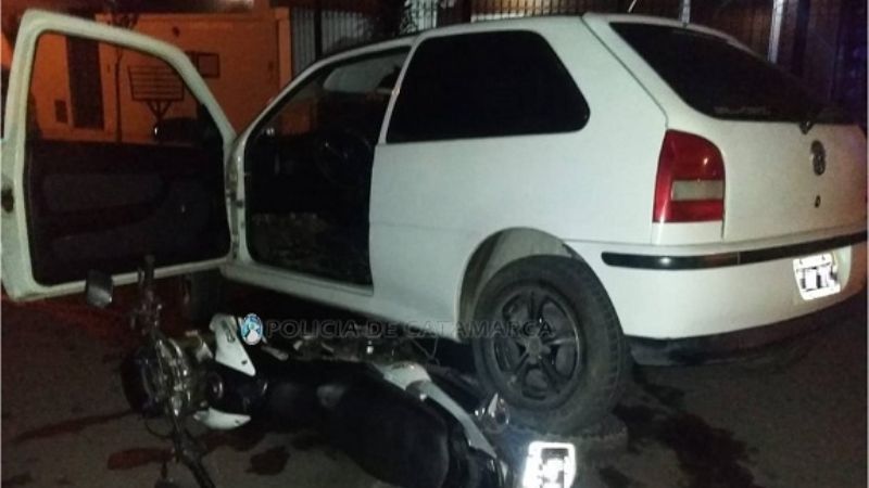 Embistió a la moto en la que iba su ex pareja