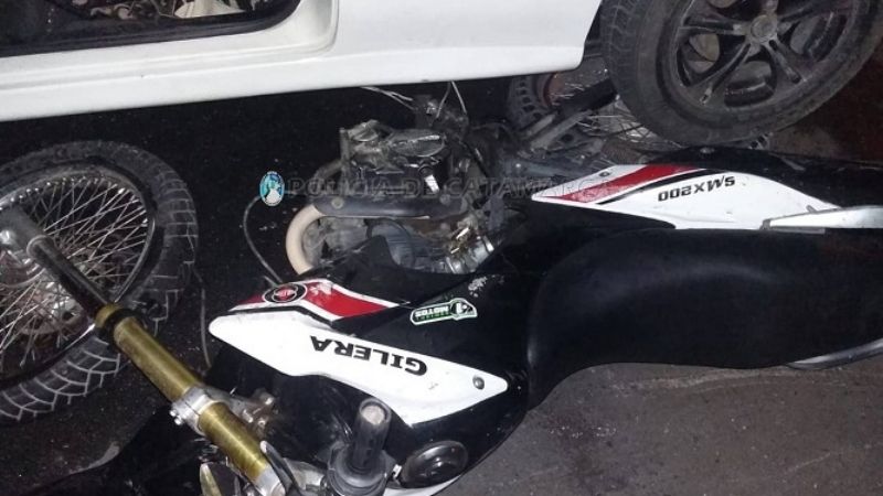 Embistió a la moto en la que iba su ex pareja