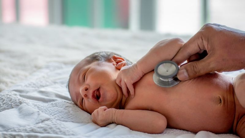 Conmoción por trillizos recién nacidos con COVID-19 en México