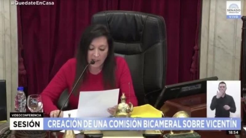 Castillo se olvidó de cerrar el micrófono y lanzó un insulto