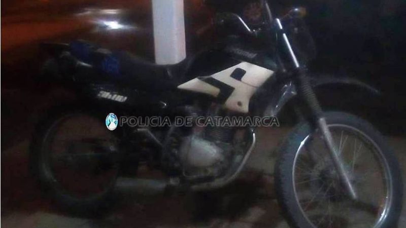 Aprehenden a un joven, arrestan a un hombre y secuestran una moto