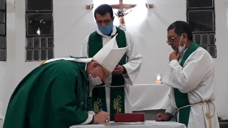 La comunidad de San Jorge recibió a su nuevo párroco