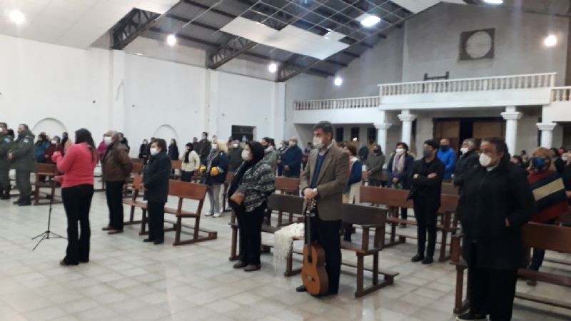 La comunidad de San Jorge recibió a su nuevo párroco