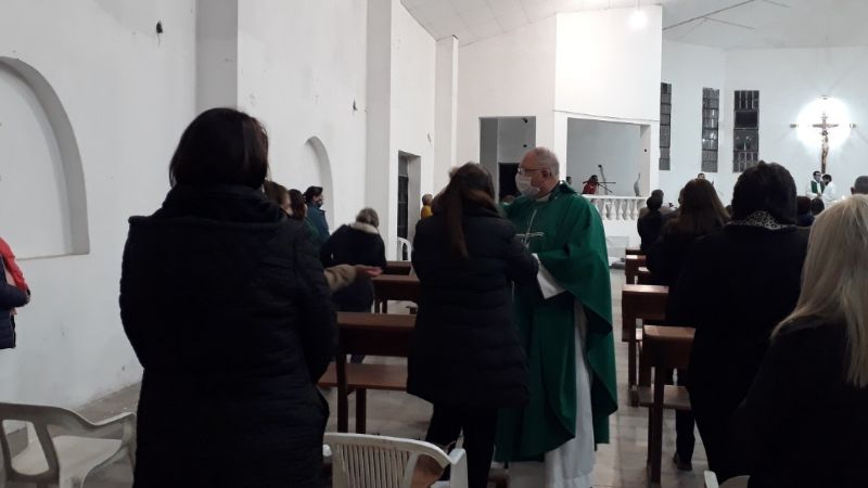La comunidad de San Jorge recibió a su nuevo párroco
