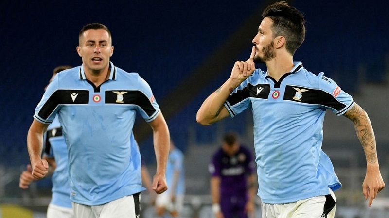 Lazio ganó y se mantiene "a tiro" de la Juventus