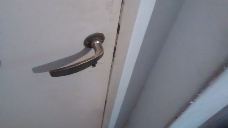 Un hombre encerró a su pareja junto a sus dos hijos