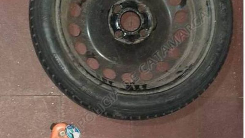 Aprehenden a un joven con un gato hidráulico y una rueda