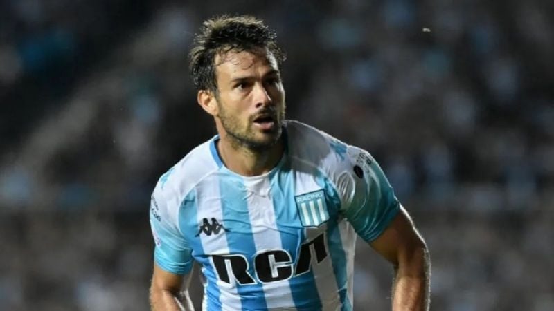 Cvitanich seguirá en Racing, aunque molesto