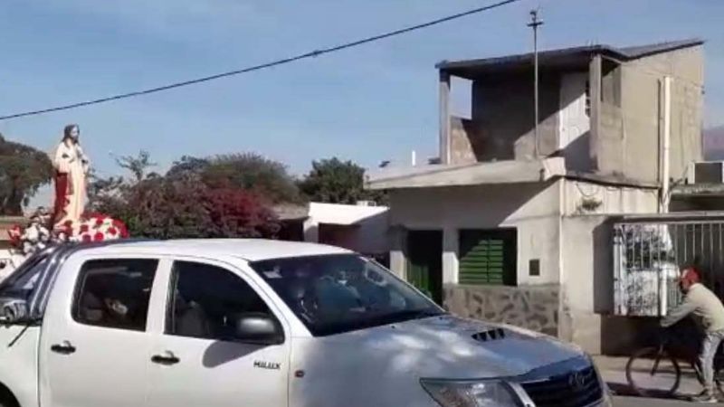 Celebraron al Sagrado Corazón de Jesús con una caravana, procesión y Eucaristía